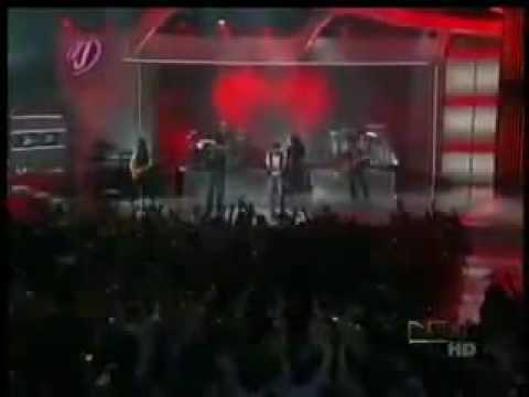 Enrique Iglesias y juan luis guerra  Cuando Me Enamoro (EN VIVO) (Premios Juventud 2010)