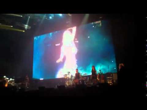 Shakira - Ojos Asi  (En Vivo Salta Sale el Sol Tour) Argentina 2011